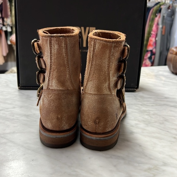 Frye NIB Veronica Belted Short Bootie in Chocolate Size 6.5M - Picture 3 of 10